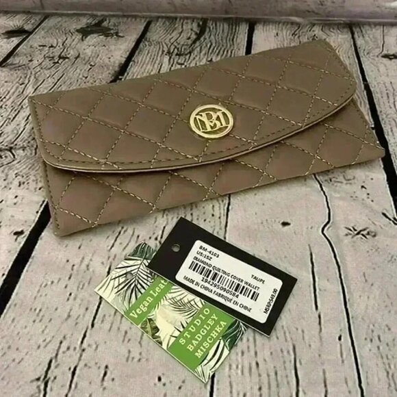 Badgey Mischka Studio Quilted Wallet Clutch Taupe Billfold Purse New with Tag‎ - Picture 7 of 7